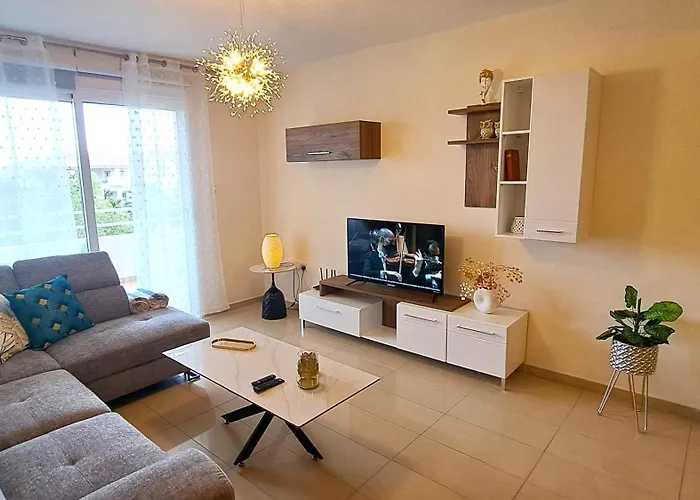 Nissi 2 And Sea View Free Wifi Apartamento